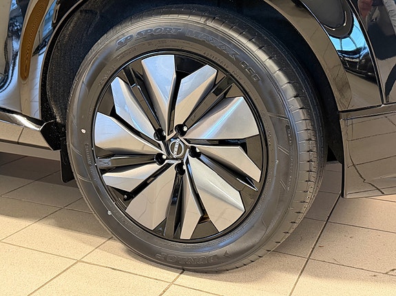 Nissan Ariya 10 of 23
