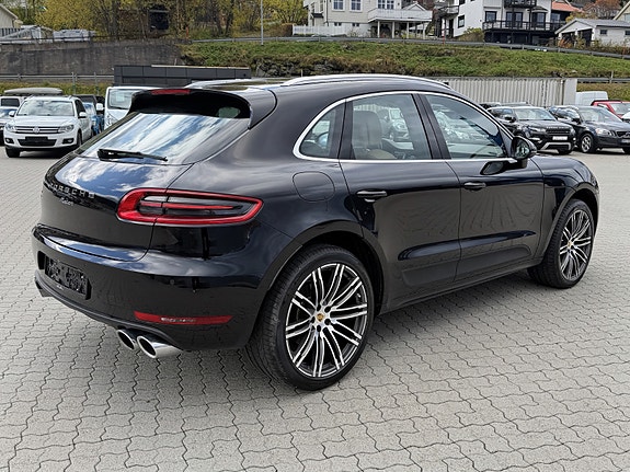 Porsche Macan 3 of 15