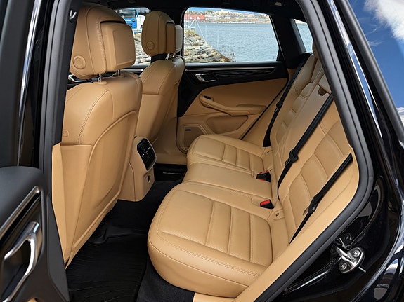 Porsche Macan 10 of 15
