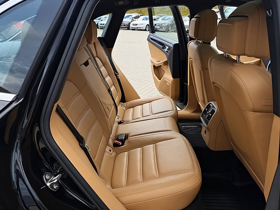 Porsche Macan 12 of 15
