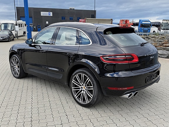 Porsche Macan 4 of 15