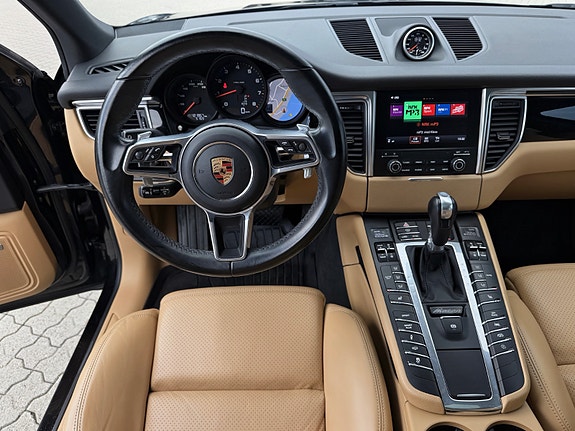 Porsche Macan 9 of 15
