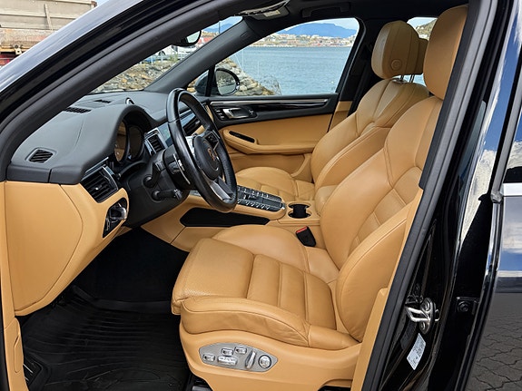Porsche Macan 5 of 15