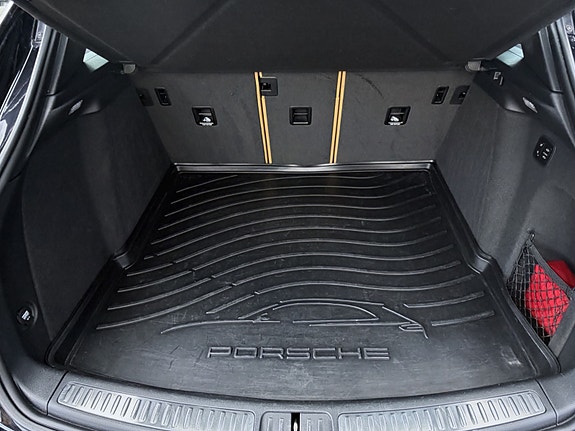 Porsche Macan 14 of 15