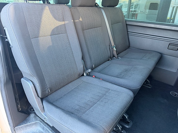 Volkswagen Caravelle 12 of 16
