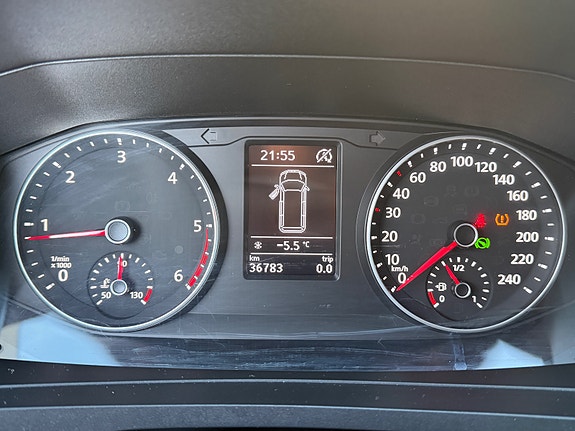 Volkswagen Caravelle 14 of 16