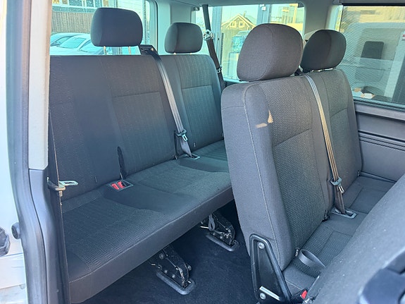 Volkswagen Caravelle 13 of 16