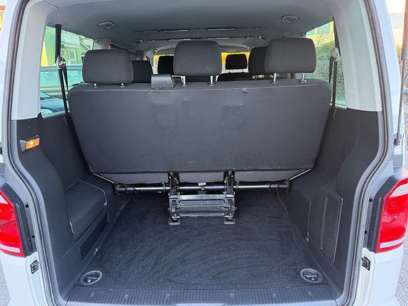 Volkswagen Caravelle 16 of 16
