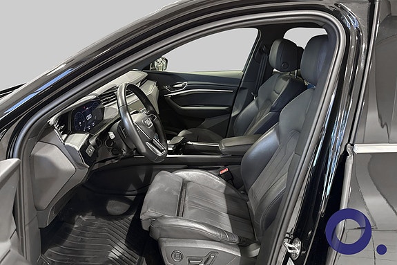 Audi e-tron 12 of 22