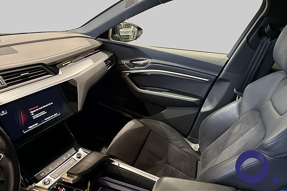Audi e-tron 14 of 22