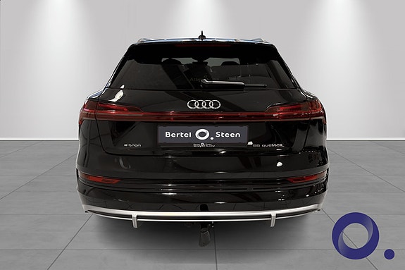 Audi e-tron 4 of 22
