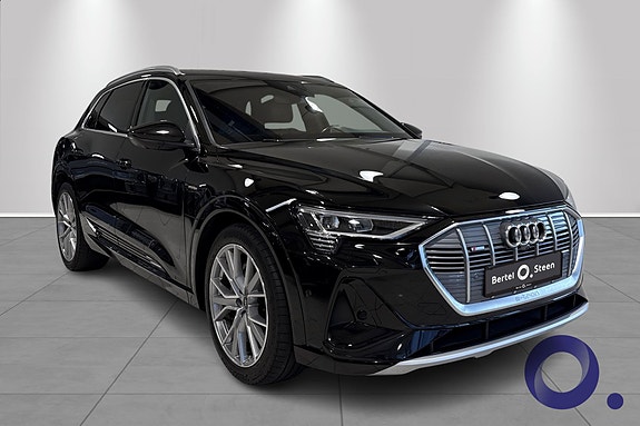 Audi e-tron 8 of 22