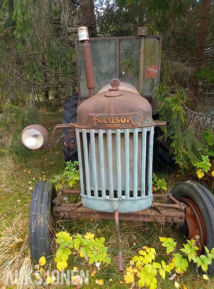 Ford Fordson E27N 2 of 8