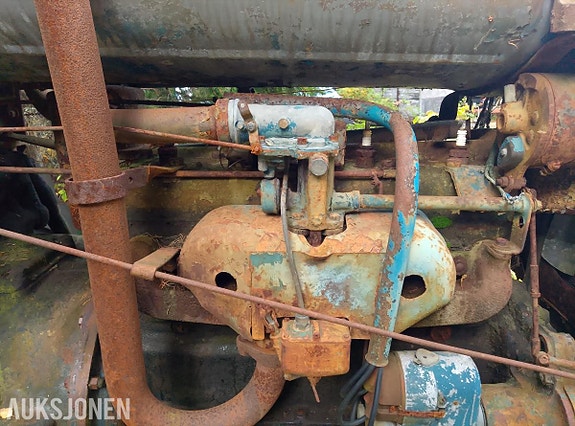 Ford Fordson E27N 8 of 8