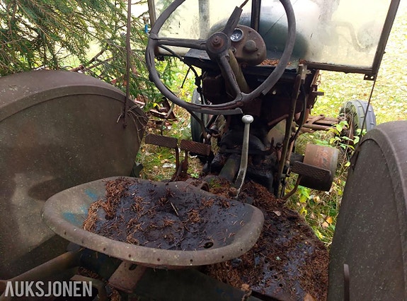 Ford Fordson E27N 4 of 8