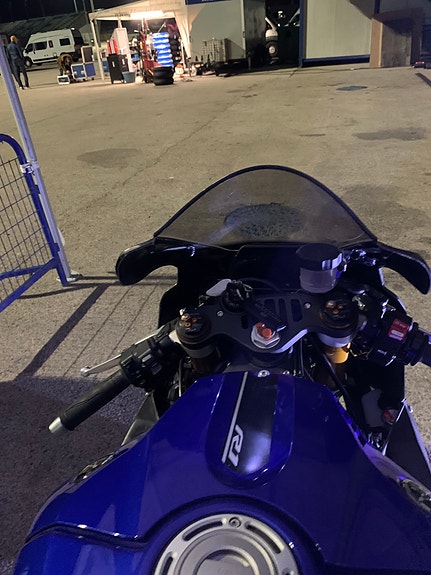 Yamaha R1 5 of 5