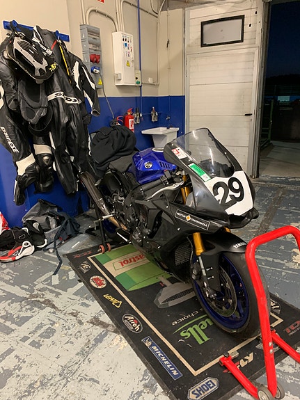 Yamaha R1 3 of 5