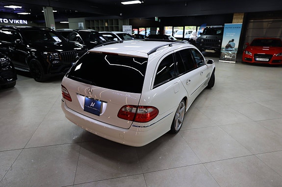 Mercedes-Benz E500 16 of 30