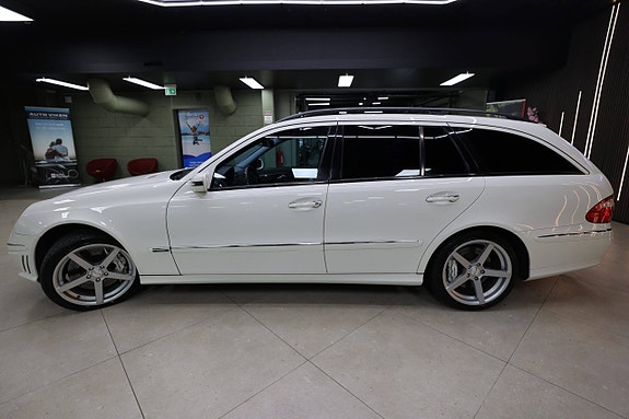 Mercedes-Benz E500 5 of 30