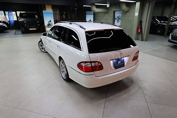 Mercedes-Benz E500 14 of 30