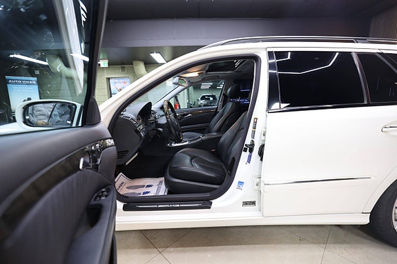 Mercedes-Benz E500 25 of 30