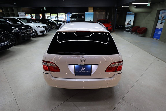 Mercedes-Benz E500 15 of 30