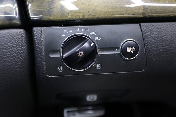 Mercedes-Benz E500 28 of 30
