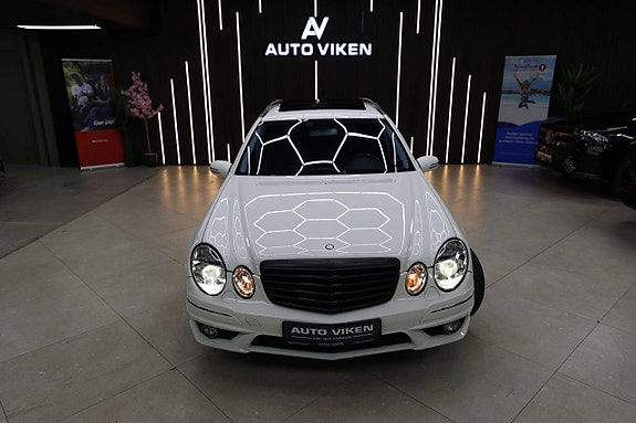 Mercedes-Benz E500 11 of 30