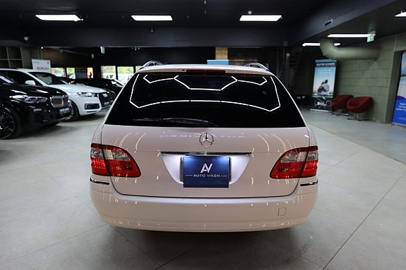 Mercedes-Benz E500 7 of 30