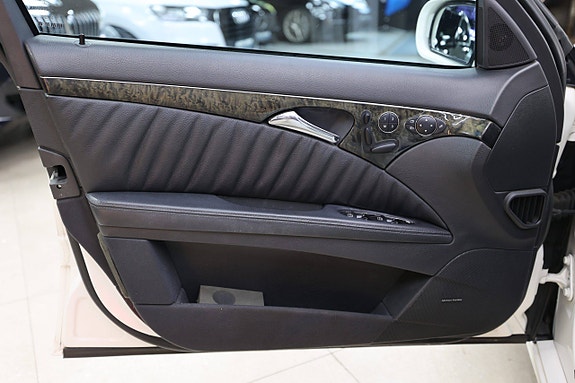 Mercedes-Benz E500 22 of 30