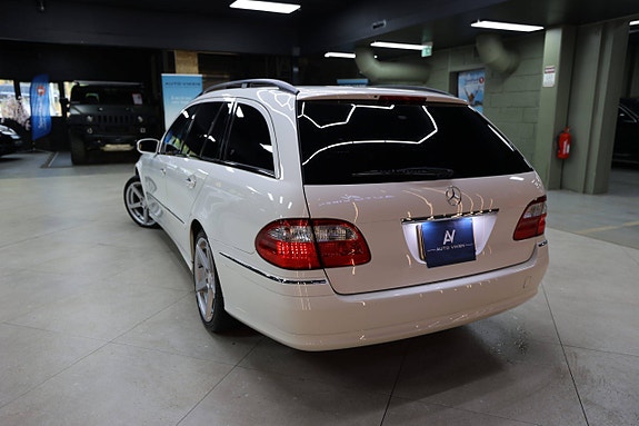 Mercedes-Benz E500 6 of 30