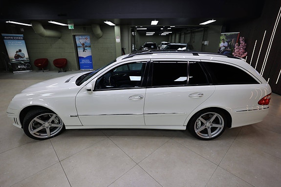 Mercedes-Benz E500 13 of 30
