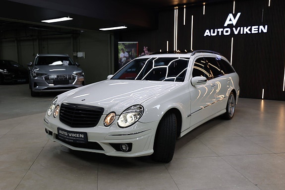 Mercedes-Benz E500 4 of 30