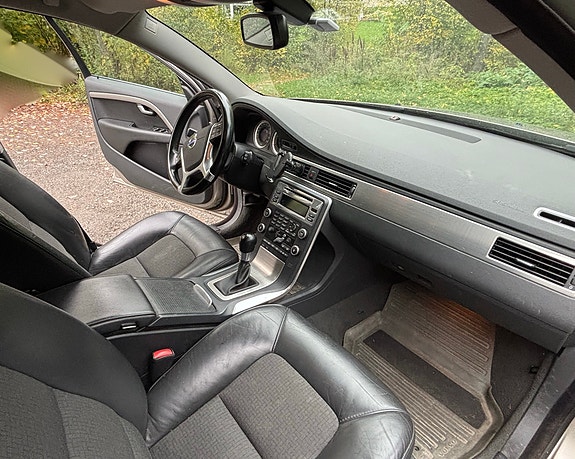Volvo V70 8 of 25