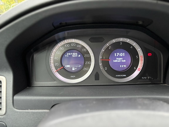 Volvo V70 13 of 25