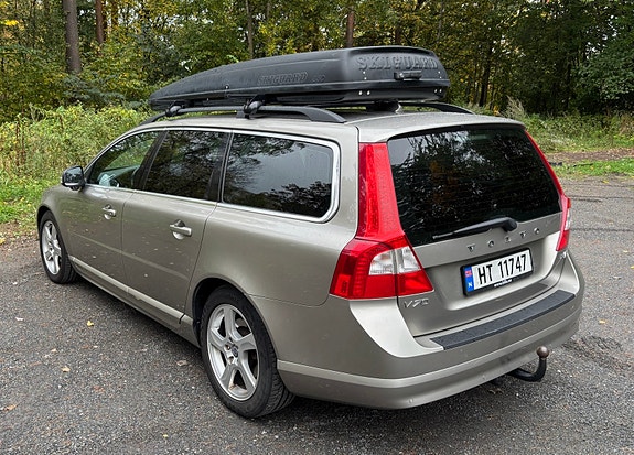 Volvo V70 2 of 25