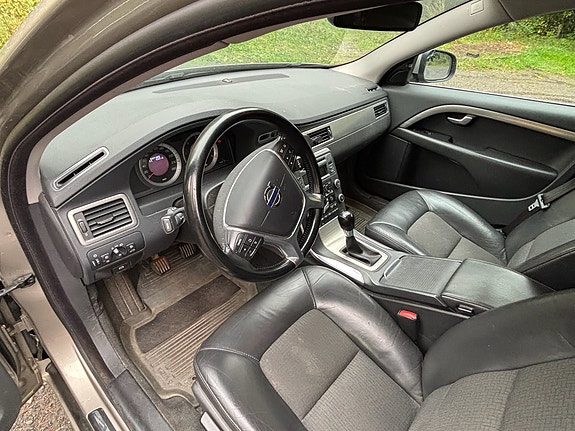 Volvo V70 6 of 25