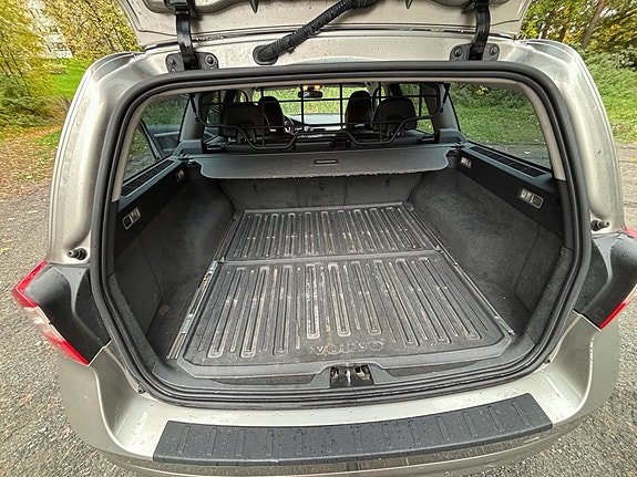 Volvo V70 10 of 25