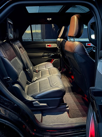 Ford Explorer 15 of 29