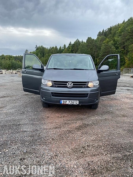 Volkswagen Caravelle 2 of 29