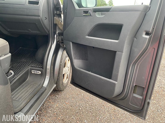 Volkswagen Caravelle 11 of 29