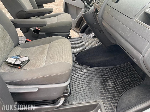 Volkswagen Caravelle 25 of 29