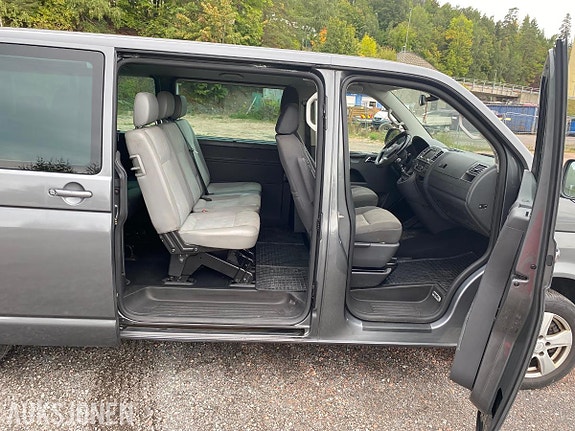 Volkswagen Caravelle 10 of 29