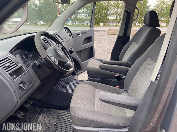 Volkswagen Caravelle 26 of 29