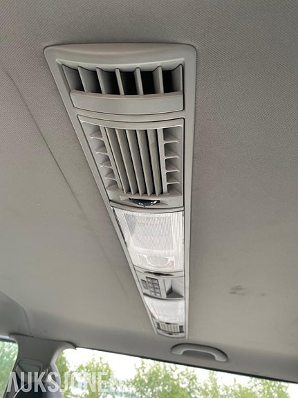 Volkswagen Caravelle 23 of 29