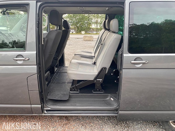 Volkswagen Caravelle 17 of 29