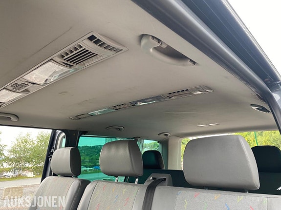 Volkswagen Caravelle 22 of 29