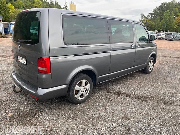 Volkswagen Caravelle 7 of 29