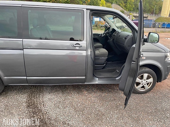 Volkswagen Caravelle 9 of 29