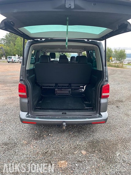 Volkswagen Caravelle 13 of 29